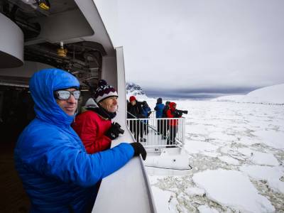 Greg_Mortimer_-_Passengers_use_hydraulic_viewing_platforms_Scott_Portelli_original