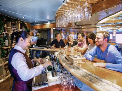 Mv_Sea_Spirit_-_Georgina_Strange_Bar_1920