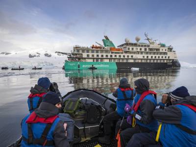 Sylvia_Earle_-_Zodiac_cruising_at_Prospect_Point_Antarctica_Richard_IAnson_original